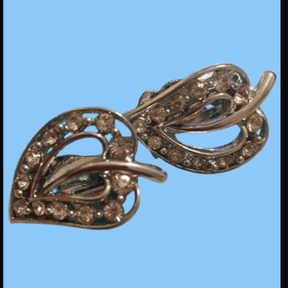Lisner vintage Clips- leaves? So pretty estate